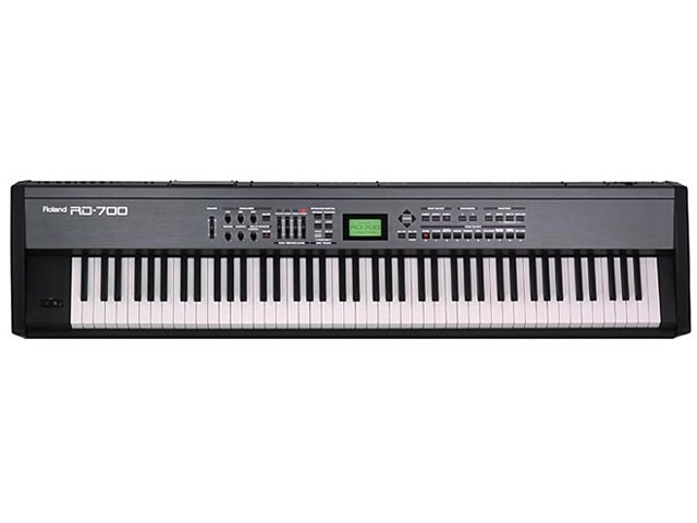 ROLAND RD-700